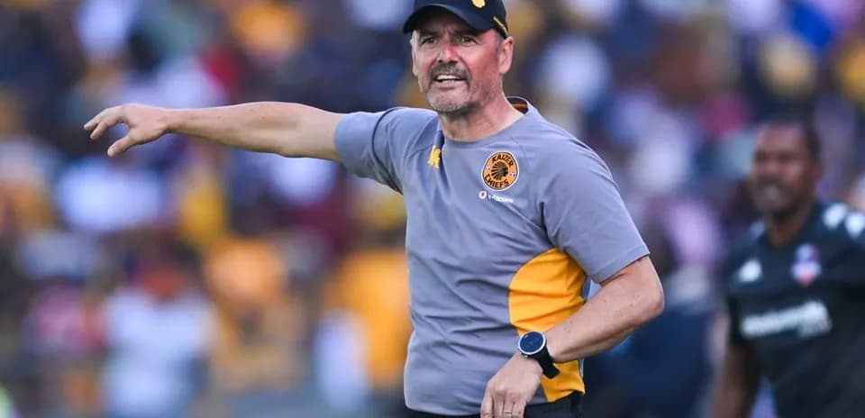 Kaiser Chiefs coach instructing players during match