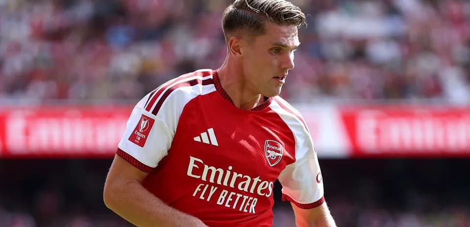 Player in Arsenal jersey during match action