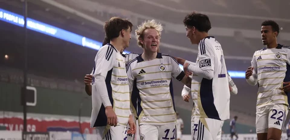 North Texas players celebrating a goal