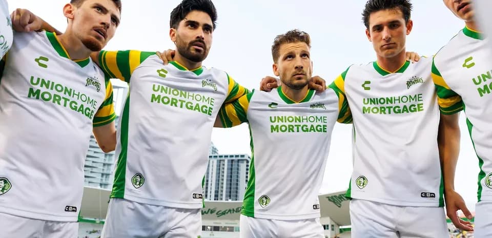 Tampa Bay Rowdies players in pre-match huddle