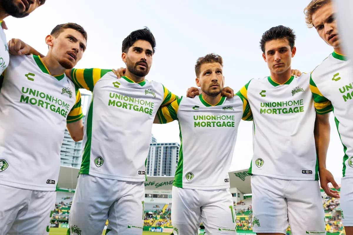 Tampa Bay Rowdies players in pre-match huddle