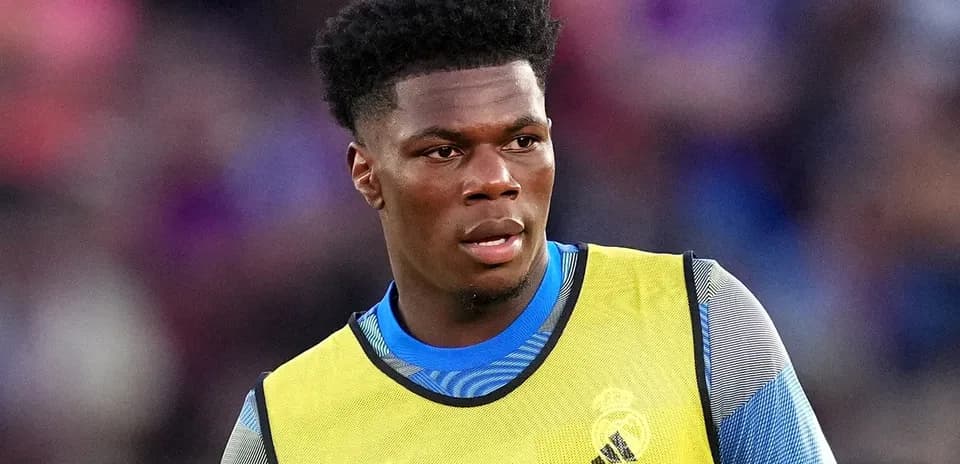 Player wearing training bib during warm-up session