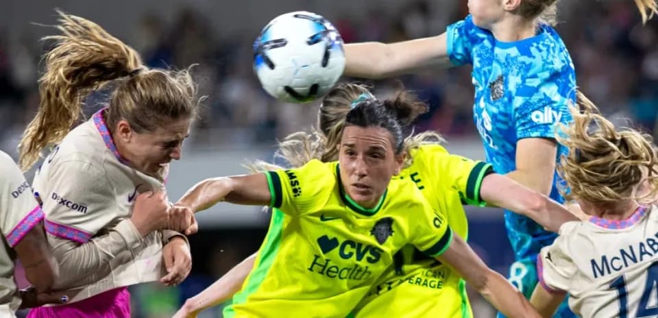 Players contesting the ball during match action
