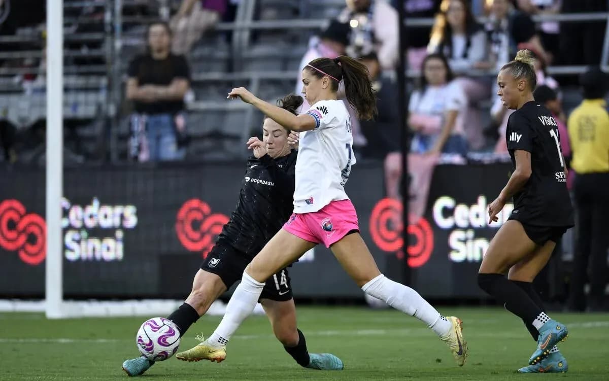 Players competing for the ball during match