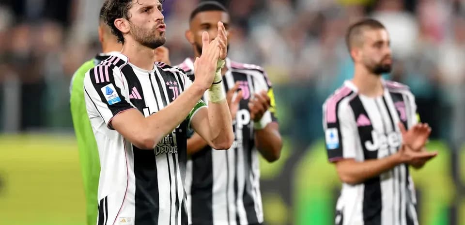 Juventus players applauding fans after match