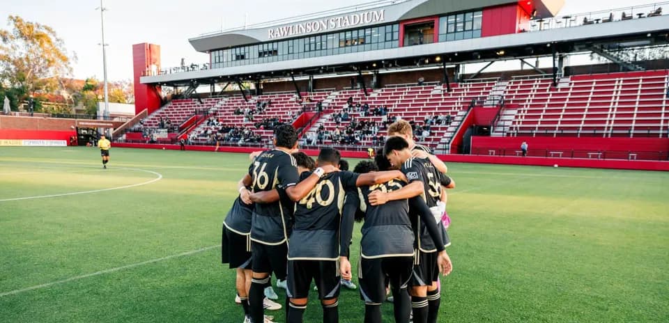 Los Angeles FC II players huddling before match