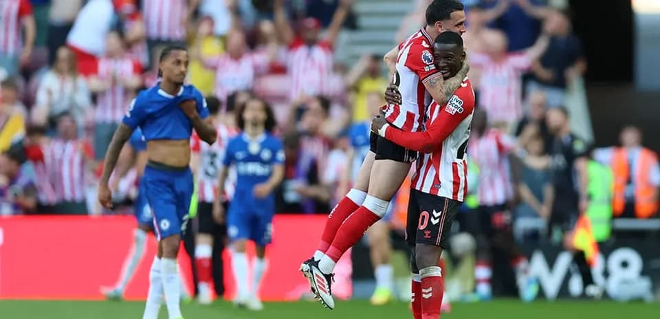 Sunderland players celebrating a goal against Chelsea
