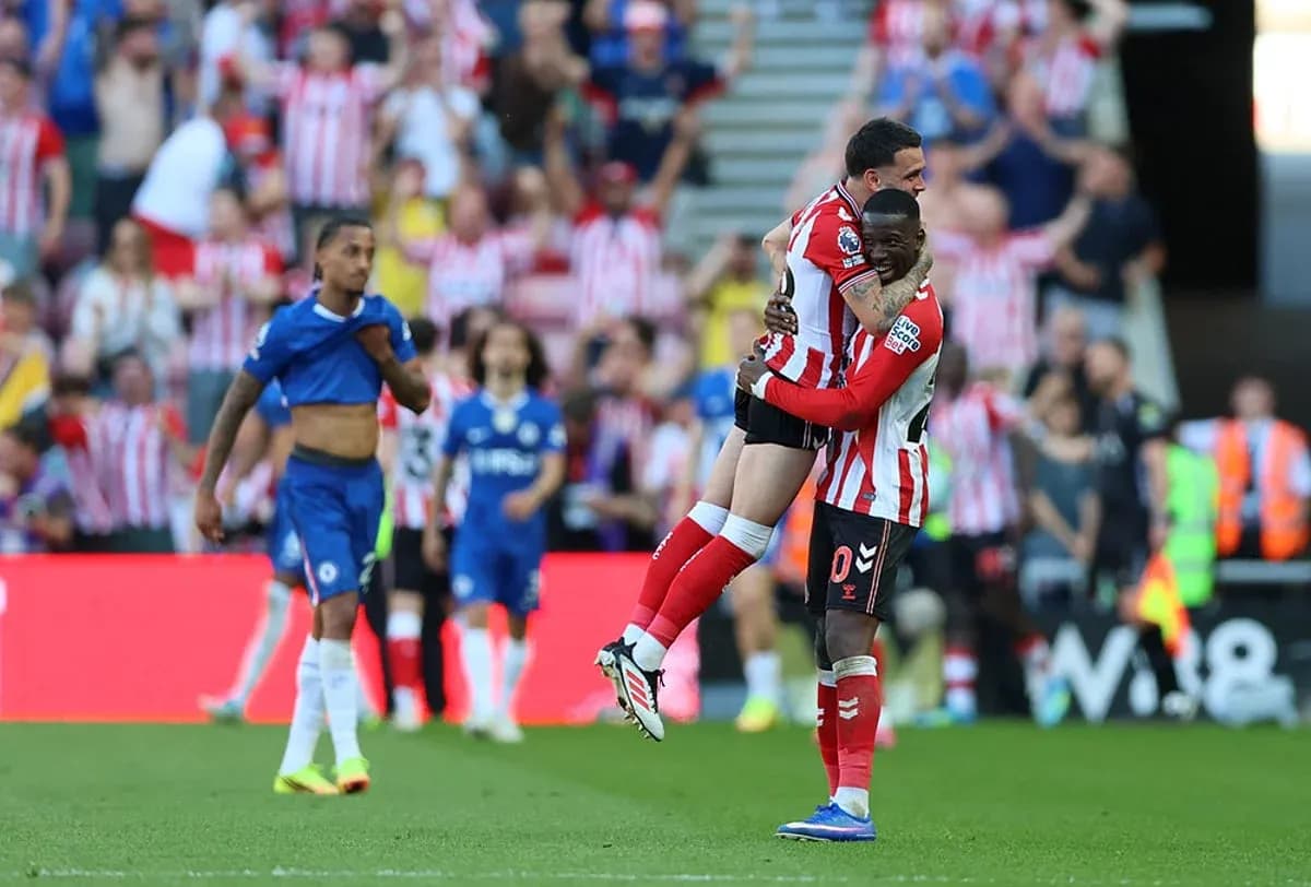 Sunderland players celebrating a goal against Chelsea