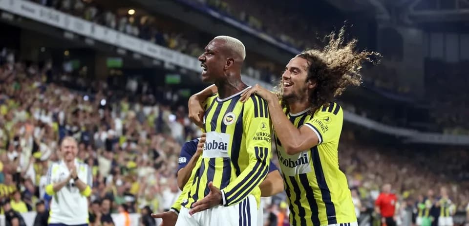 Fenerbahçe players celebrating during UEFA match