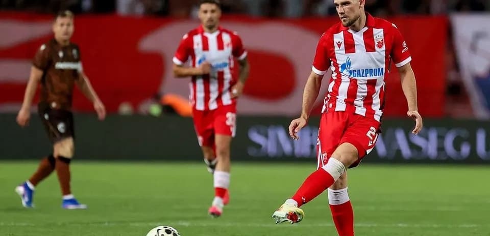 FK Crvena Zvezda player kicking the ball