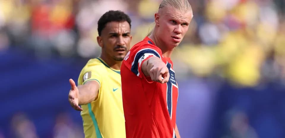 Players from Norway and Brazil during a match