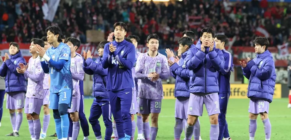 Team applauding fans after the match