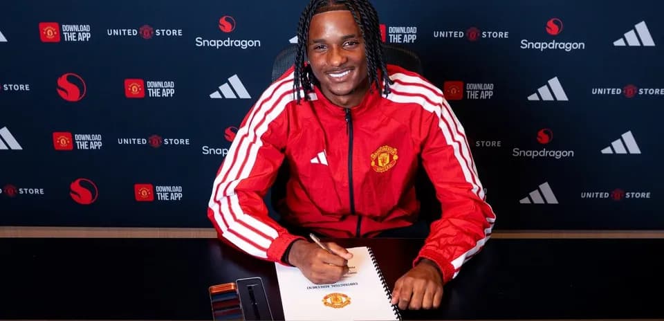 Player signing contract at Manchester United announcement