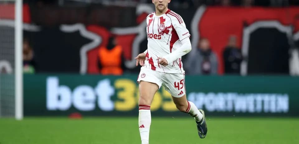 Olympiakos player dribbling during UEFA match