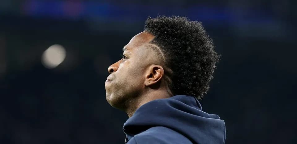 Player looking away during match warm-up