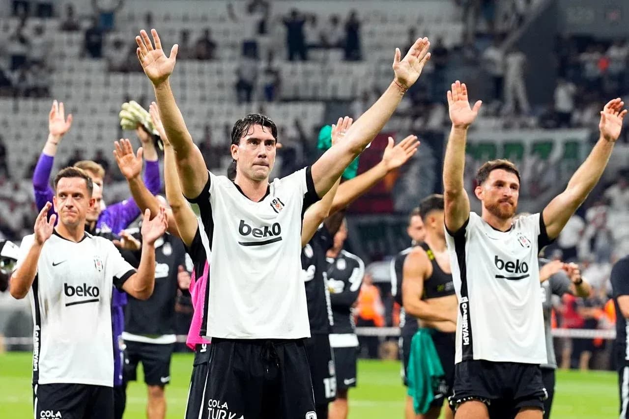 Beşiktaş players celebrating after the match