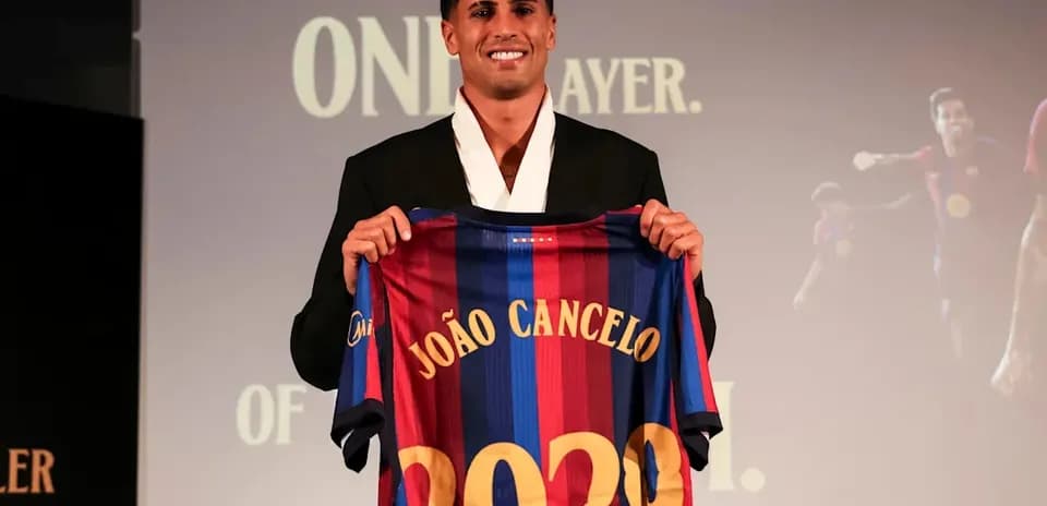 João Cancelo presenting his FC Barcelona jersey