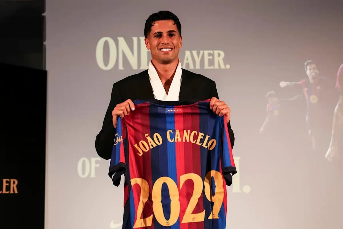João Cancelo presenting his FC Barcelona jersey