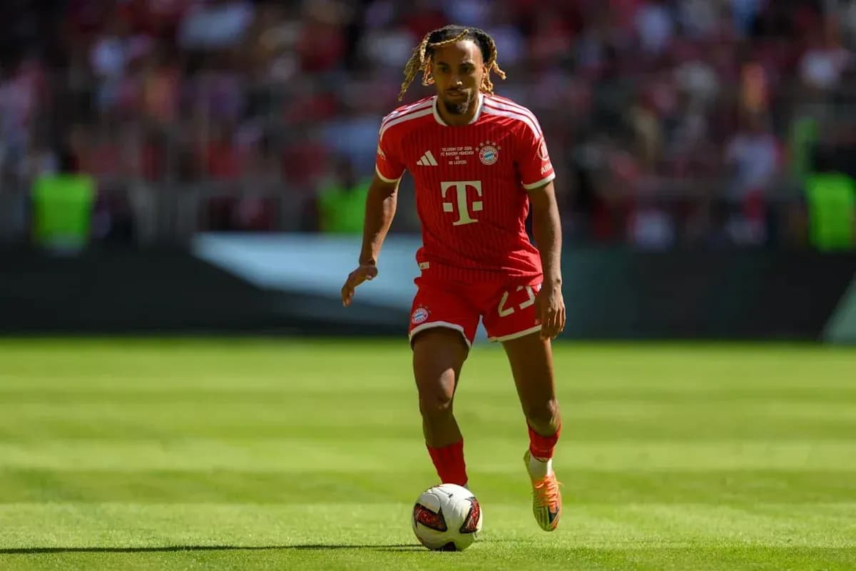 Bayern Munich player running with ball on field