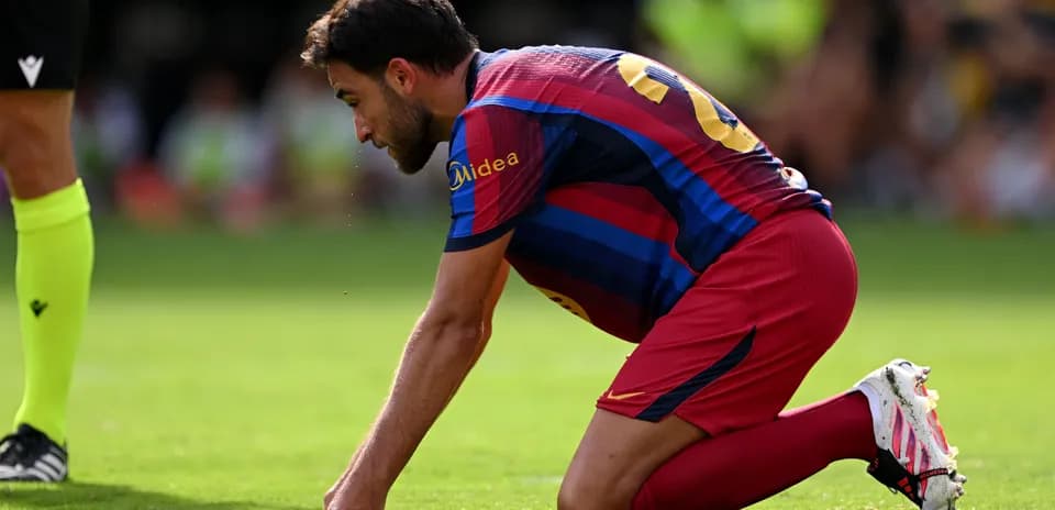 Player kneeling on field during match action