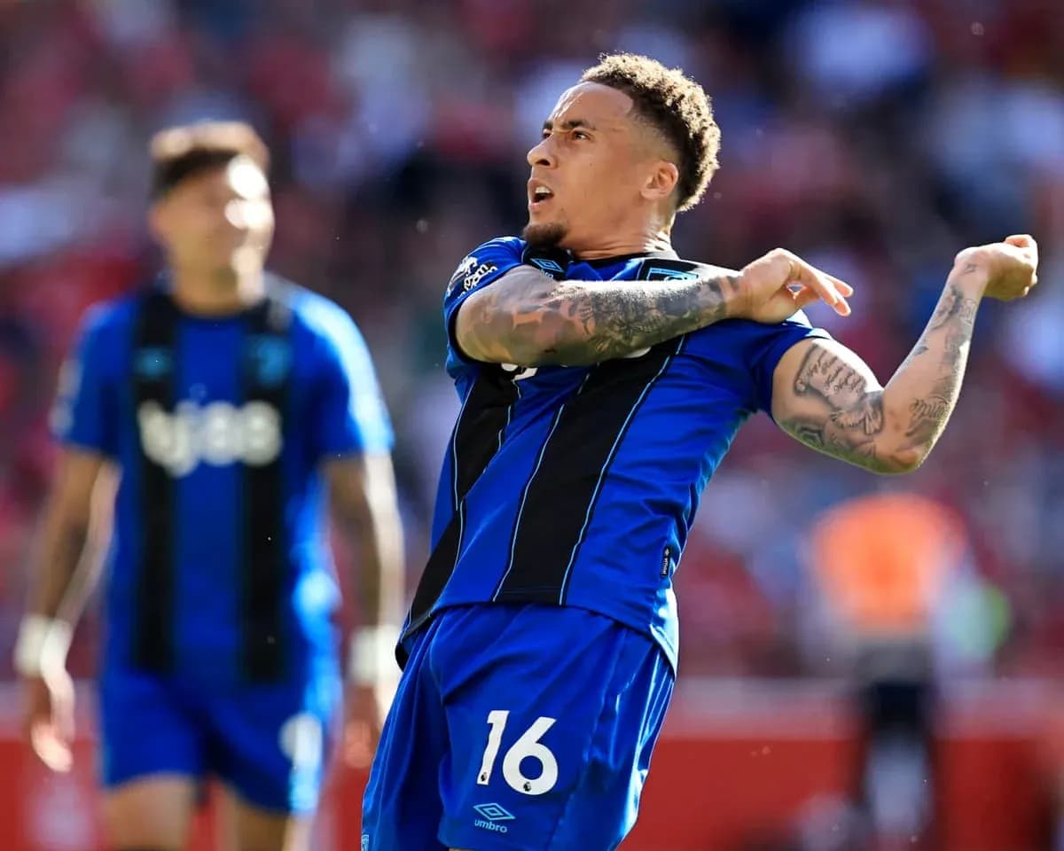 Bournemouth player celebrating during Nottingham Forest match