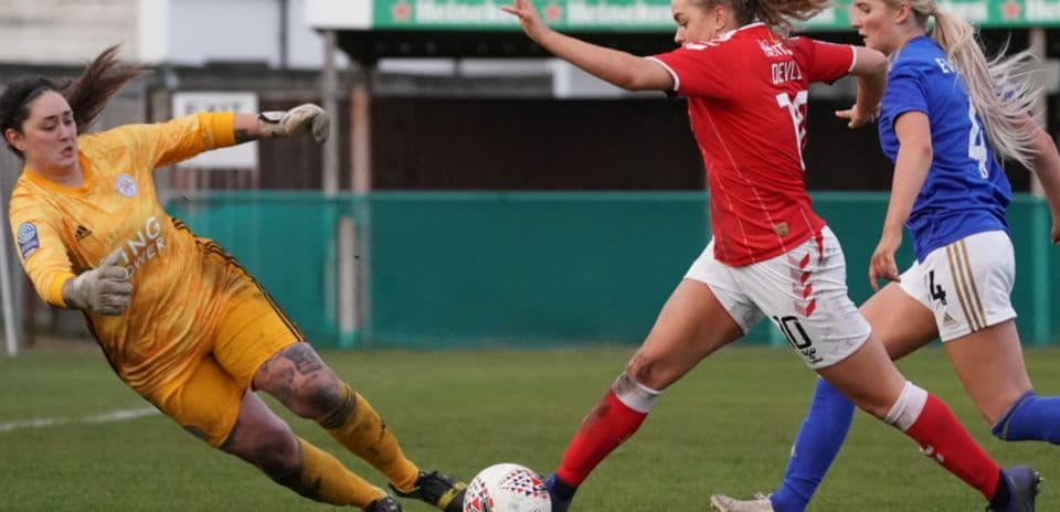 Charlton Athletic player evading Leicester City goalkeeper