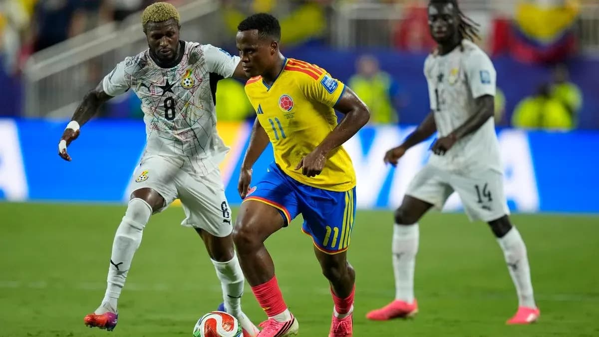 Colombian player dribbling past Ghanaian defender in match