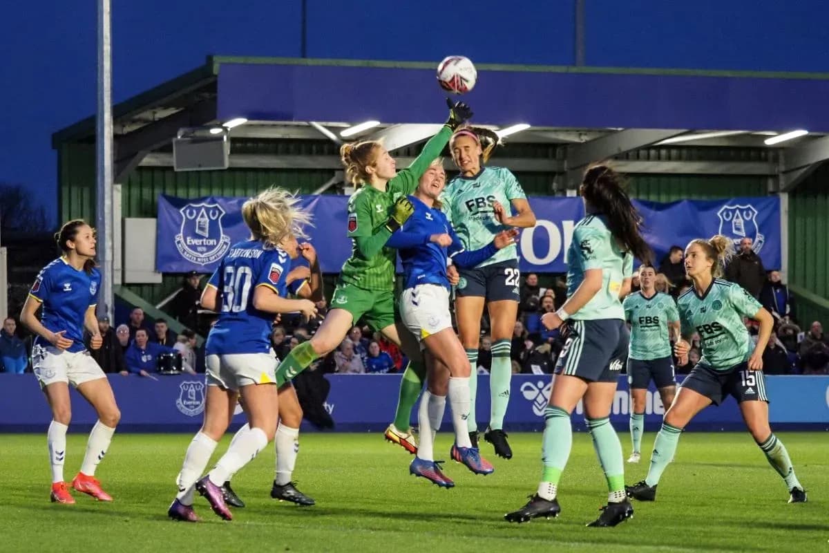 Everton W goalkeeper making a save against Leicester City WFC