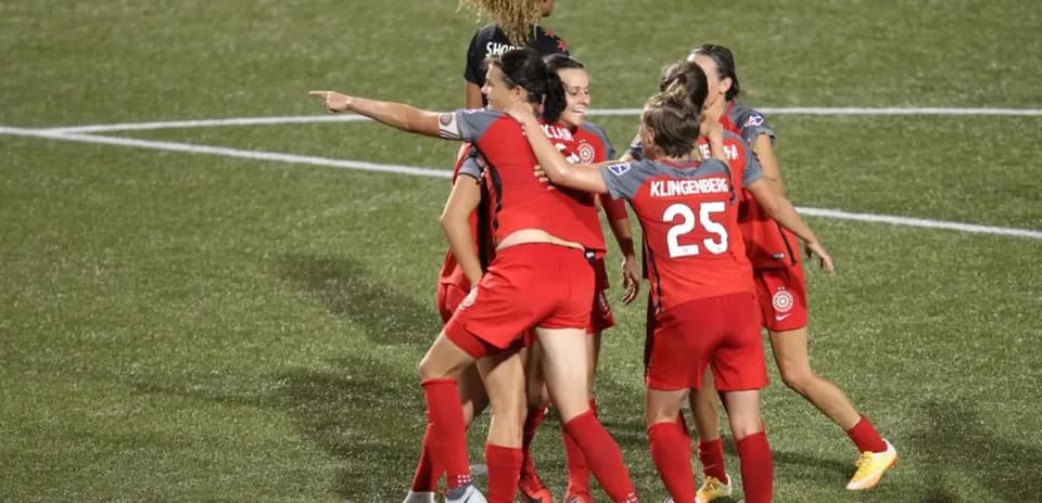 Portland Thorns players celebrating a goal