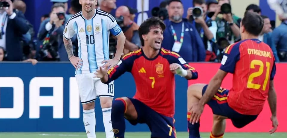 Messi smiling during match against Spain