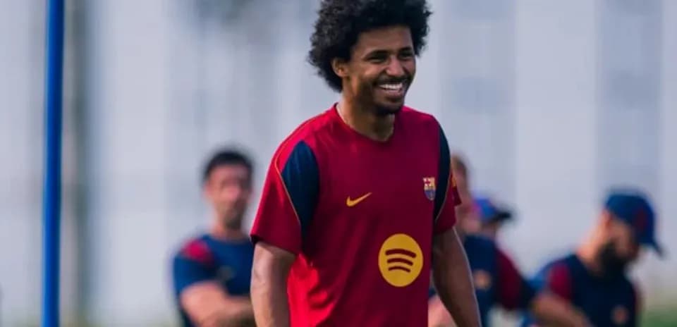 Player training in Barcelona kit during practice session