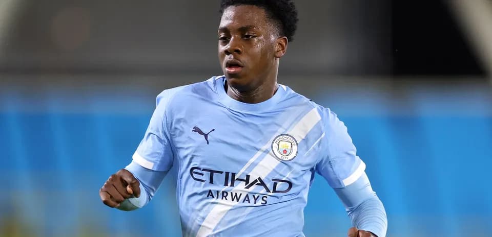 Player in Manchester City kit running on the pitch