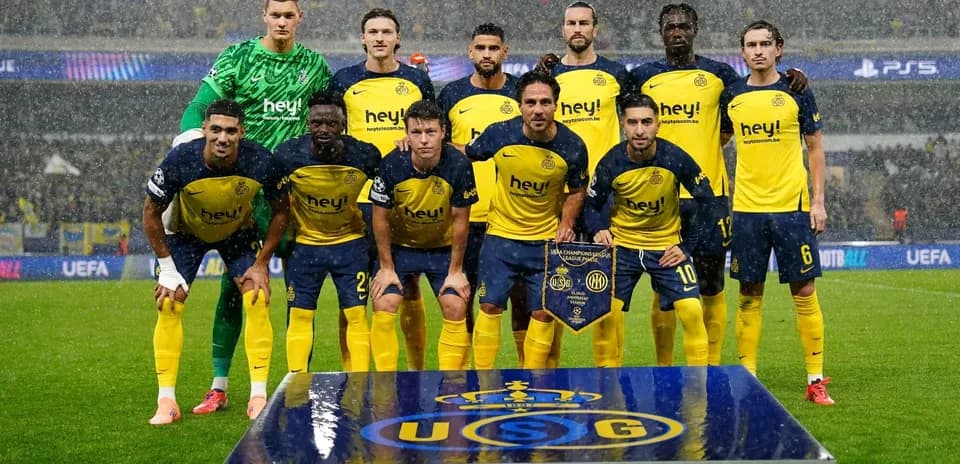 Union St. Gilloise team posing for photo