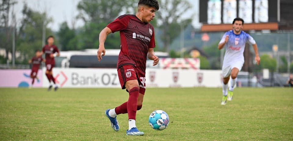 One Knoxville player dribbling the ball during match