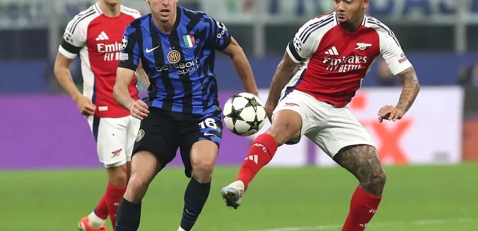 Players contesting for the ball during match action