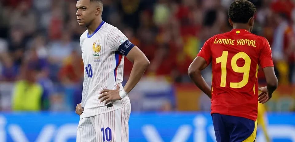 Kylian Mbappé and Lamine Yamal during match