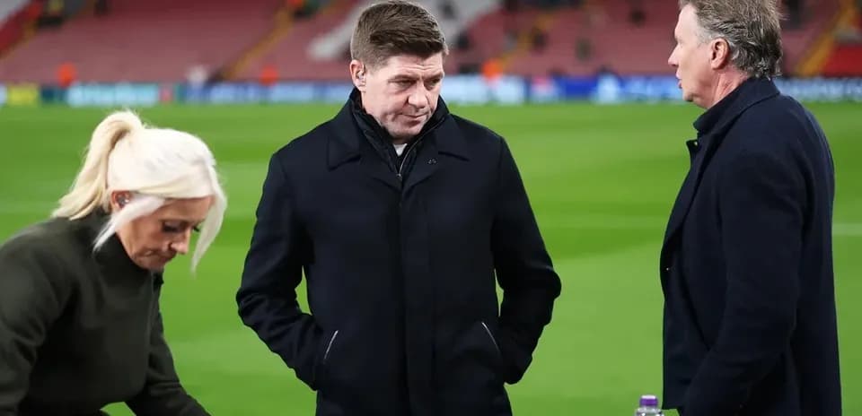 Analysts discussing on pitch before the match