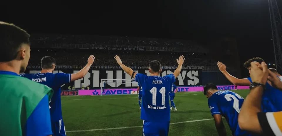 Dinamo Zagreb players celebrating with fans