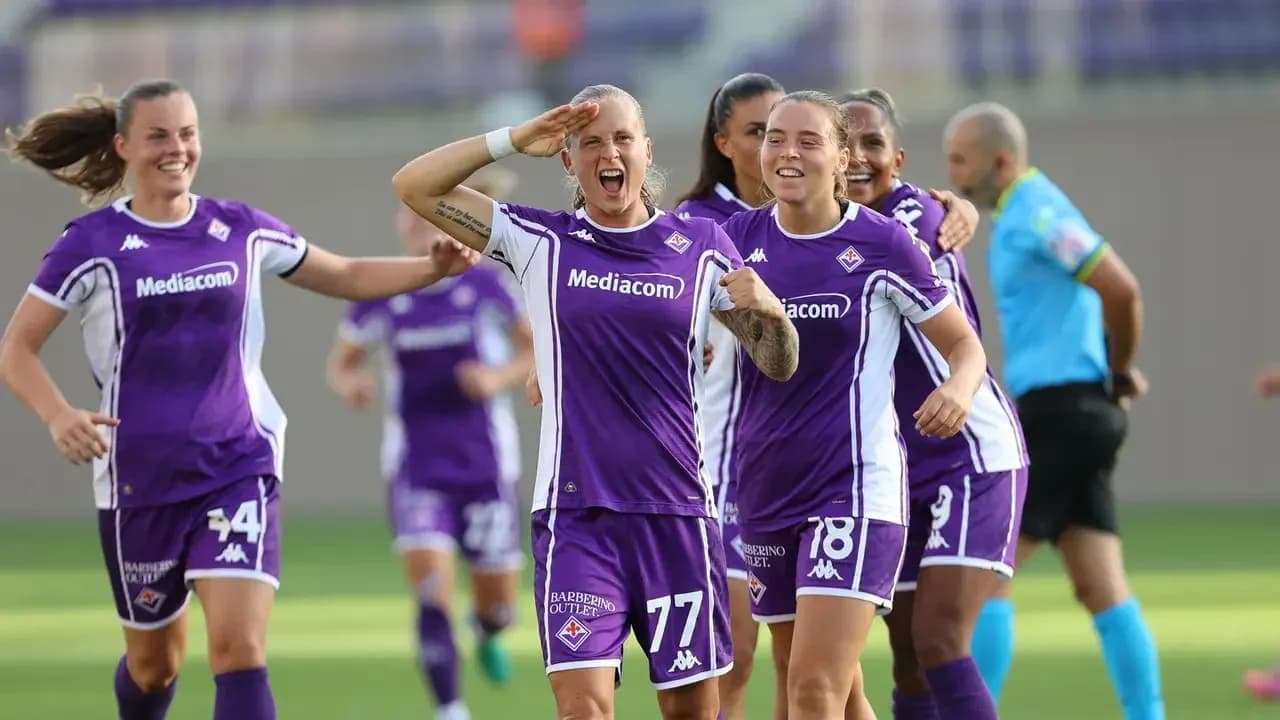 Fiorentina players celebrating during match