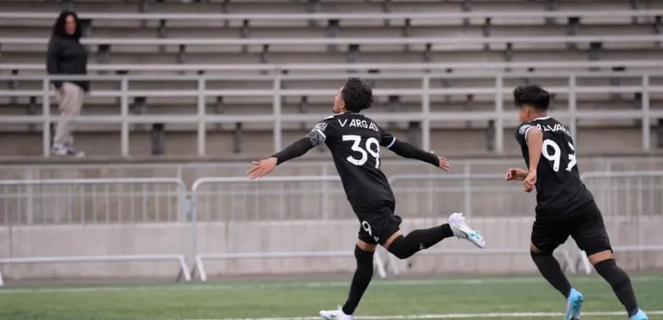 Vargas celebrating a goal during match