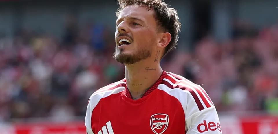 Player in Arsenal kit during match action