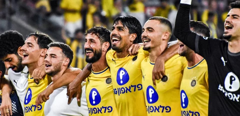 Maccabi Tel Aviv players celebrating after victory