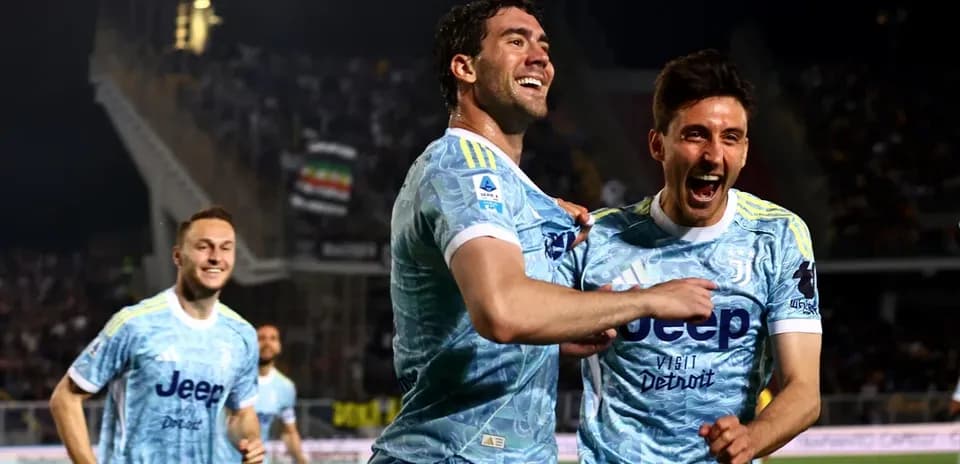 Juventus players celebrating a goal during match
