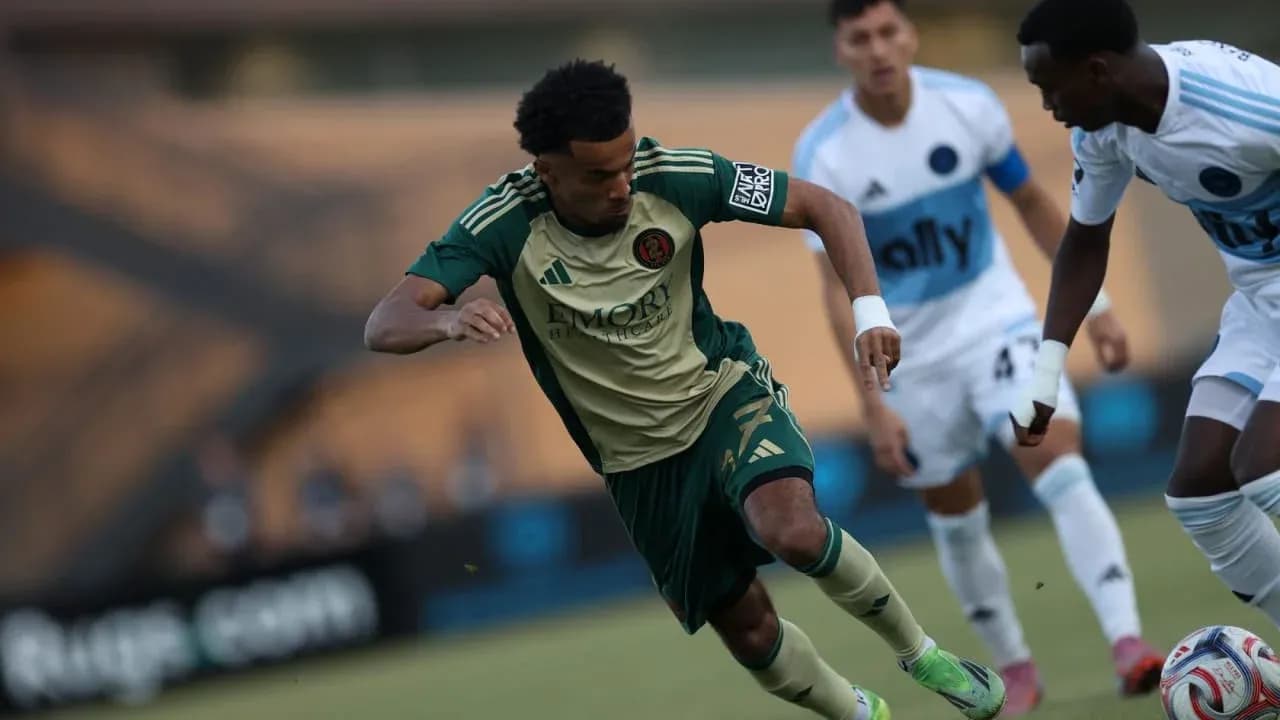 Atlanta United II player dribbling during match