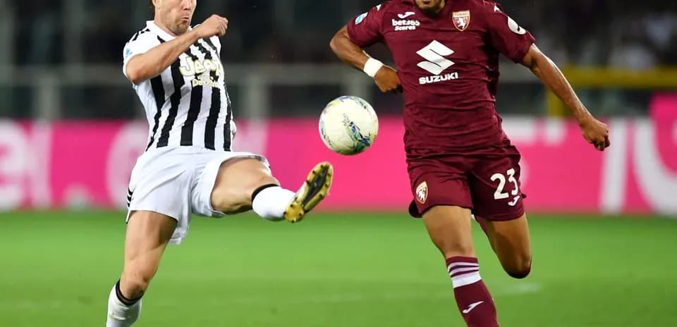 Player from Juventus and Torino contesting for the ball