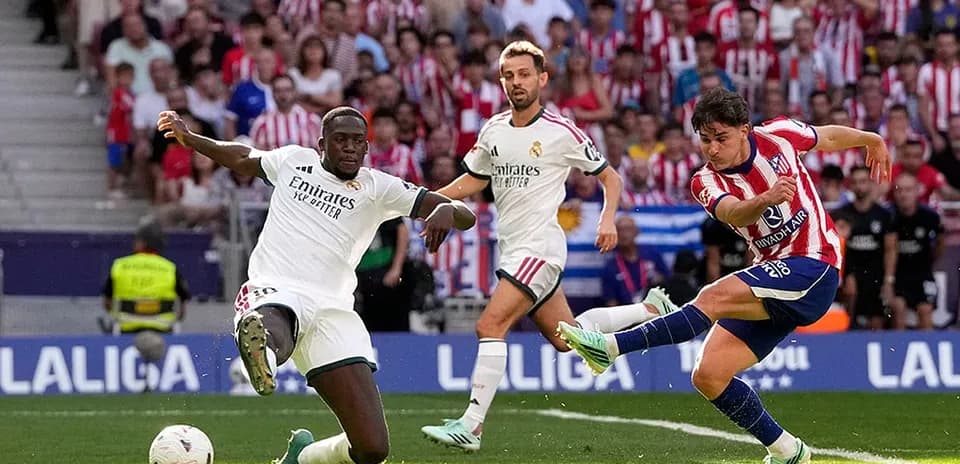 Player kicking the ball during Madrid derby