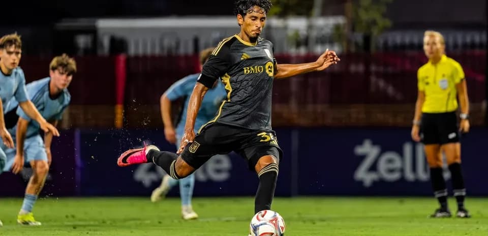 Player kicking the ball during Toronto II match