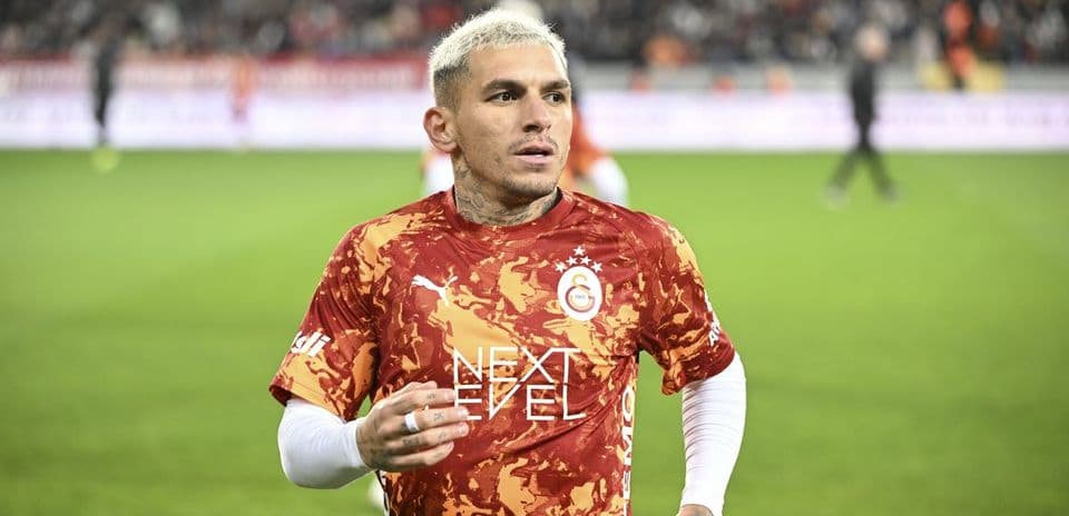 Player in Galatasaray jersey on the pitch