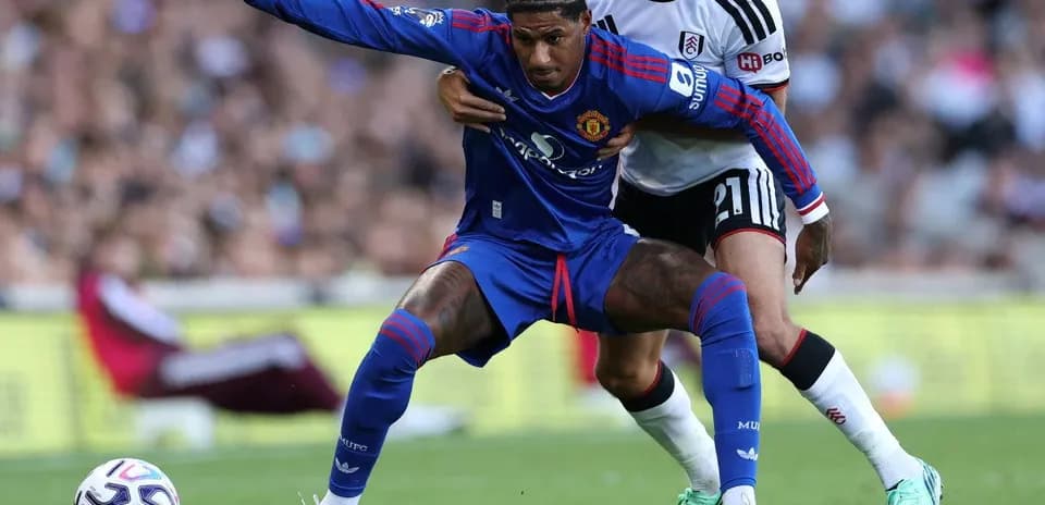 Player tussle during Fulham vs Manchester United match