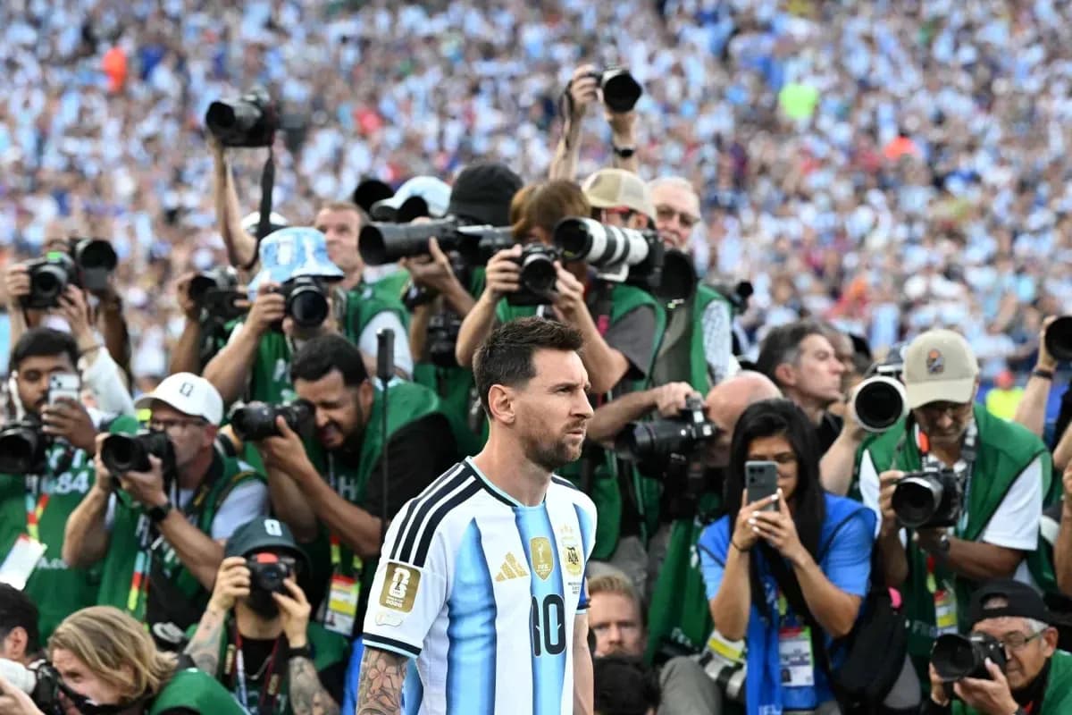 Lionel Messi surrounded by photographers at stadium